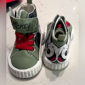 H&M baby/toddler shoes.